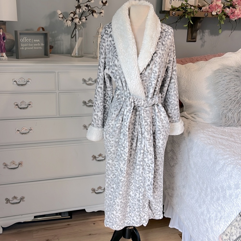 Plush Midi Robe - Picture 6 of 14